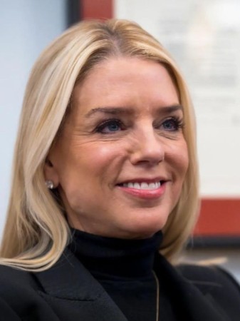 Pam Bondi Early Life